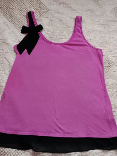 Polera sin mangas fucsia con lazo - miniatura 1