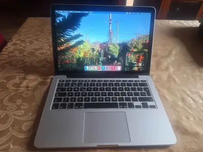 MacBook Pro con batería en excelente estado - miniatura 1