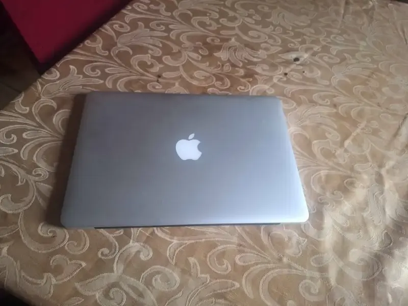 MacBook Pro con batería en excelente estado - 3