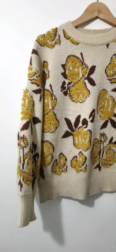 Chomba con diseños florales - miniatura 2