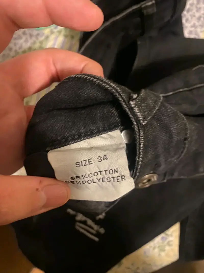 Jeans negros con estampados gráficos - 3