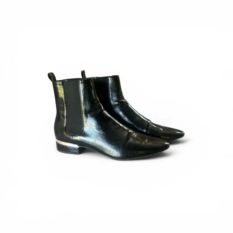 Botines de cuero negro con detalle metálico - 2