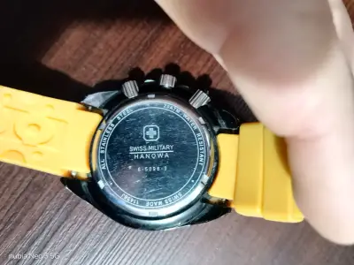 Reloj Swiss Military Hanowa cronógrafo amarillo - miniatura 2