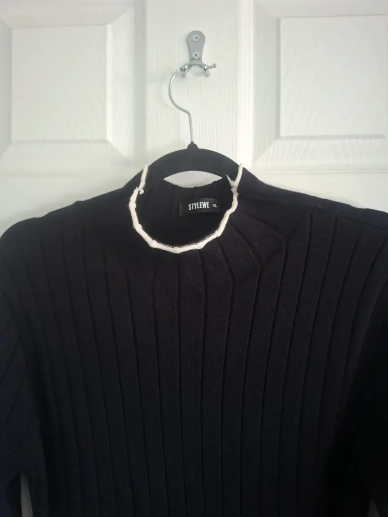 Vestido negro de punto con cinturón - 3