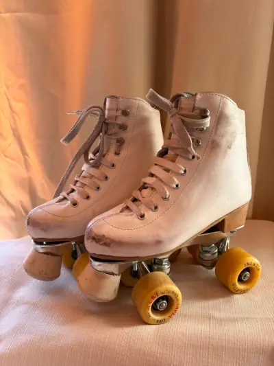 Patines de cuatro ruedas vintage blancos - miniatura 2