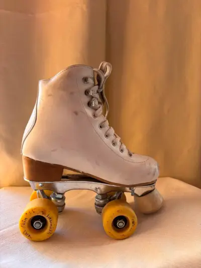 Patines de cuatro ruedas vintage blancos - miniatura 3