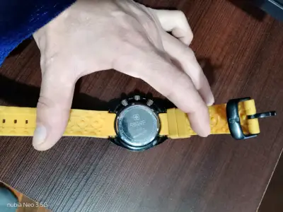 Reloj Swiss Military Hanowa cronógrafo amarillo - miniatura 4