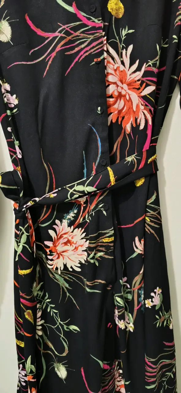 Vestido largo floral negro elegante - 4