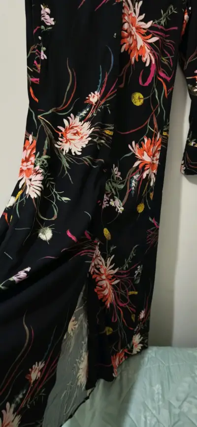 Vestido largo floral negro elegante - miniatura 6