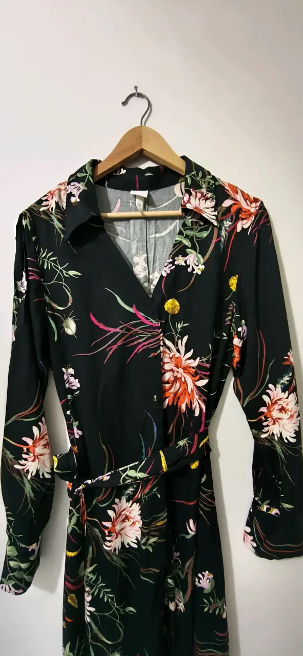 Vestido largo floral negro elegante - 7