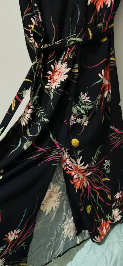 Vestido largo floral negro elegante - miniatura 9