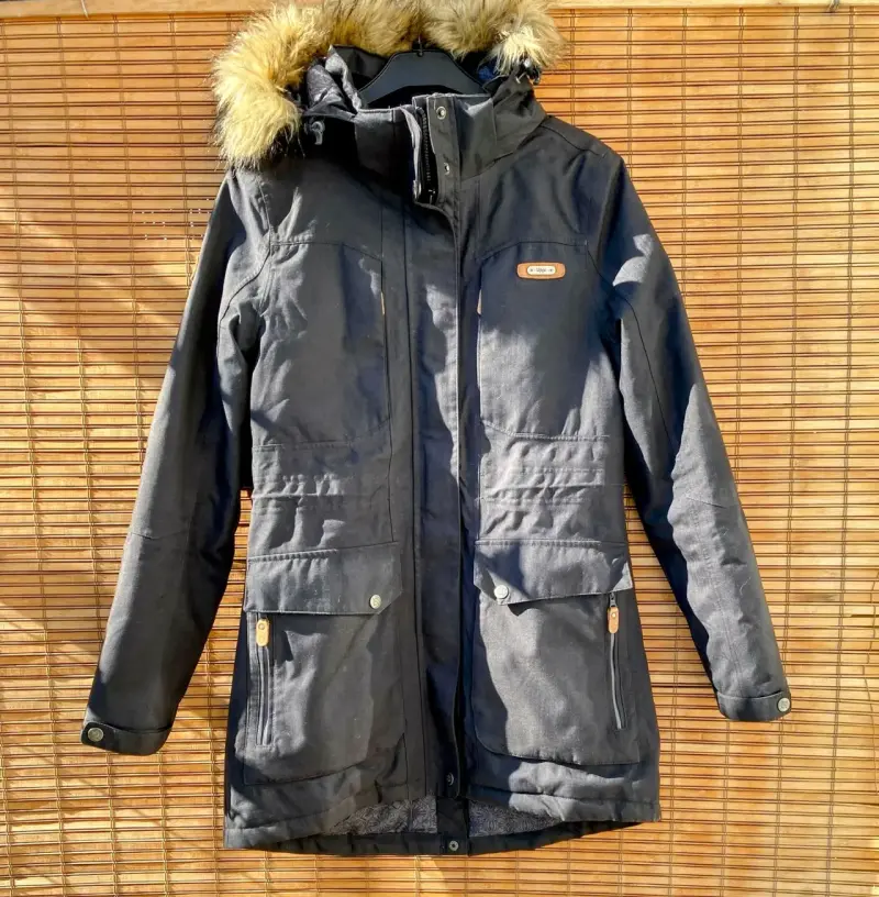 Parka negra modelo Puelo, marca Lippi - 2