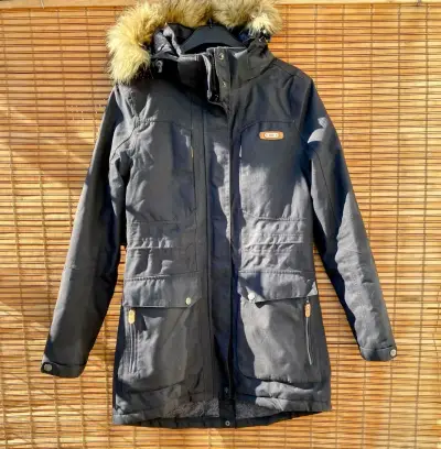 Parka negra modelo Puelo, marca Lippi - miniatura 2