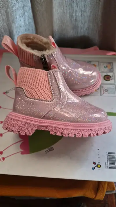 Botines rosados brillantes para niña - miniatura 2