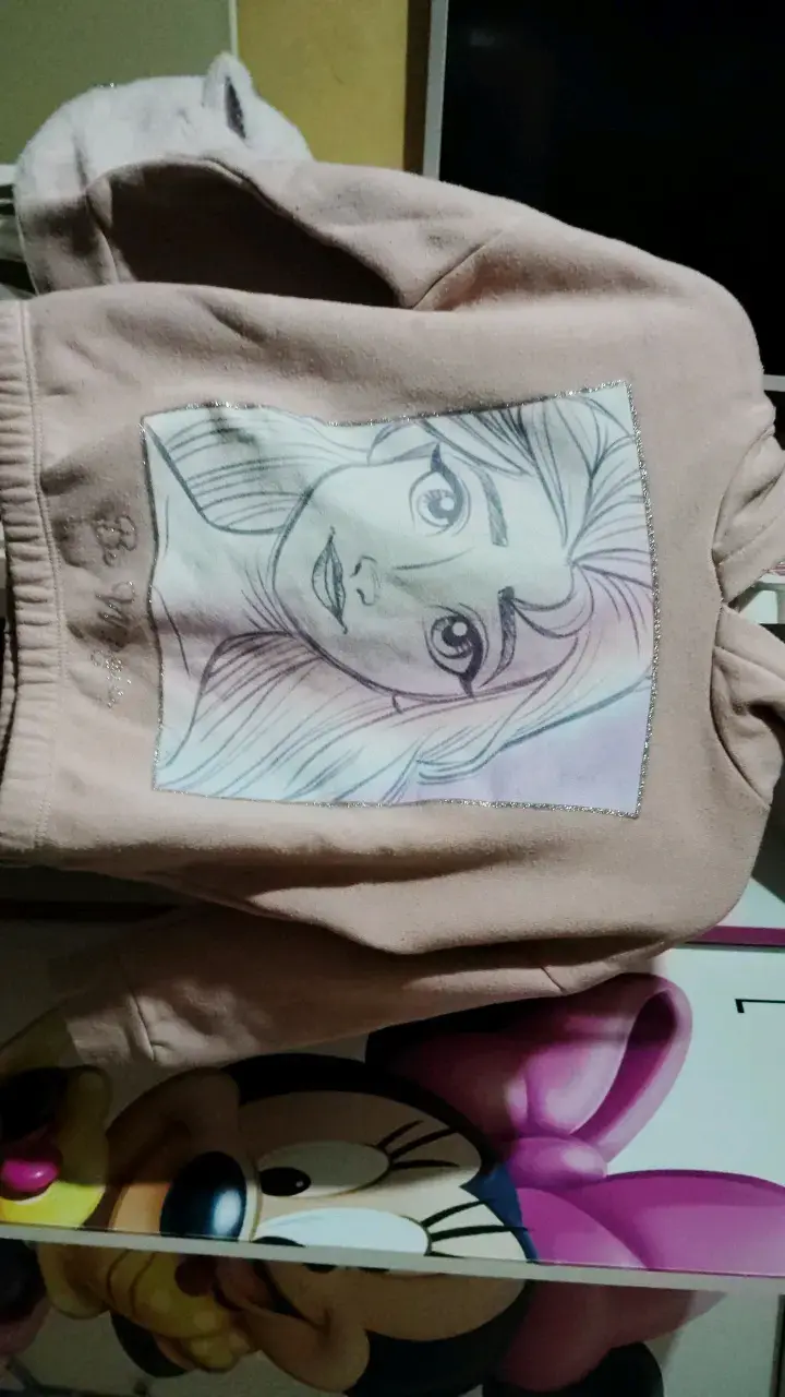 Polerón infantil con diseño de personaje - 1