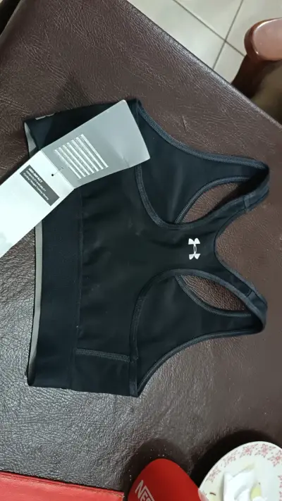 Top deportivo Under Armour negro - miniatura 1