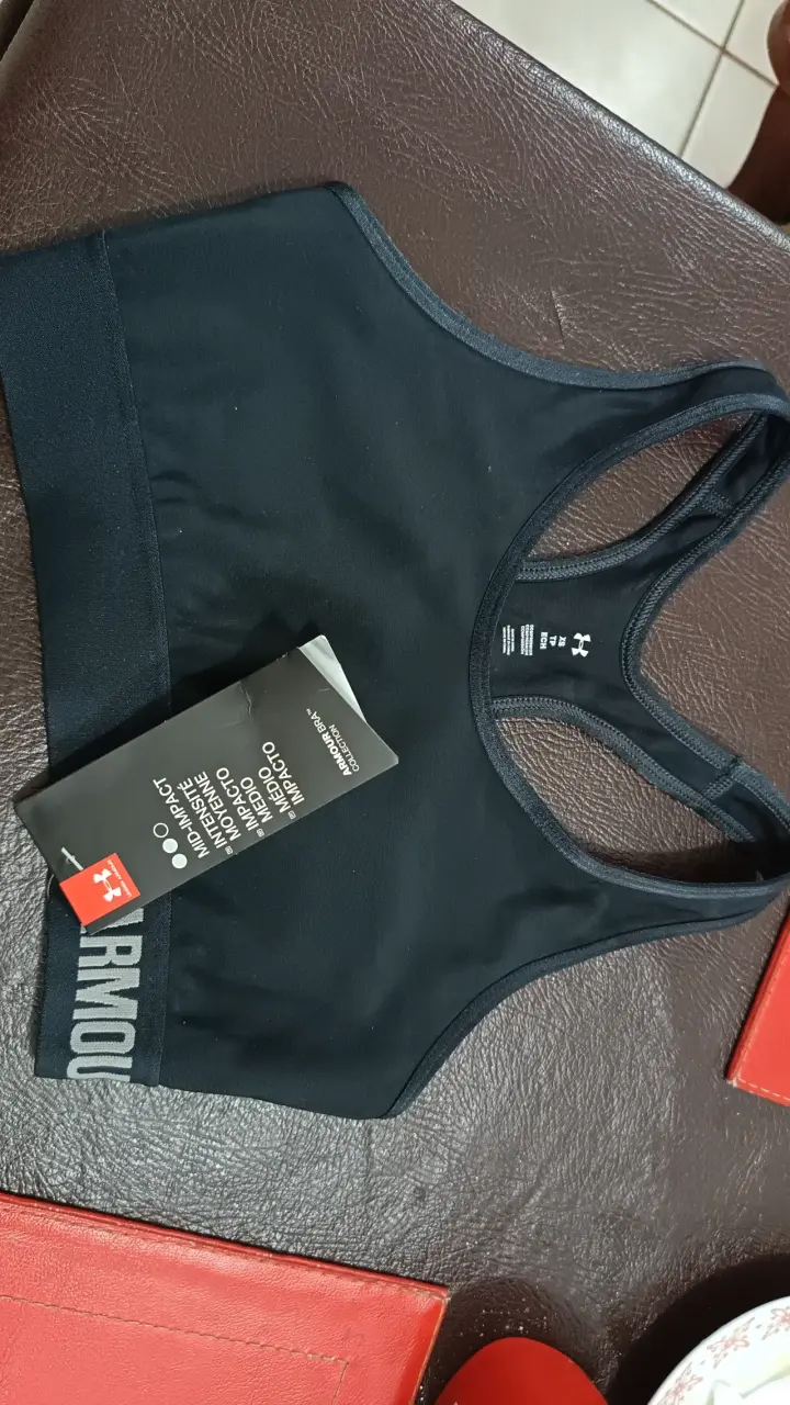 Top deportivo Under Armour negro - 2