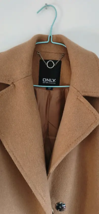 Abrigo camel marca Only para mujer - miniatura 1