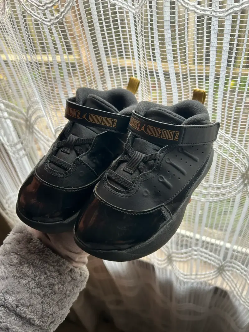 Zapatillas negras Jordan para niños - 2