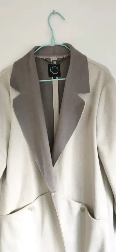 Abrigo beige con solapas grises marca IO - miniatura 8