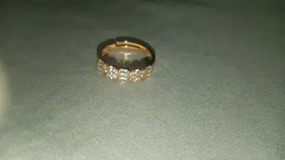 Anillo de  con diamantes brillantes - miniatura 1