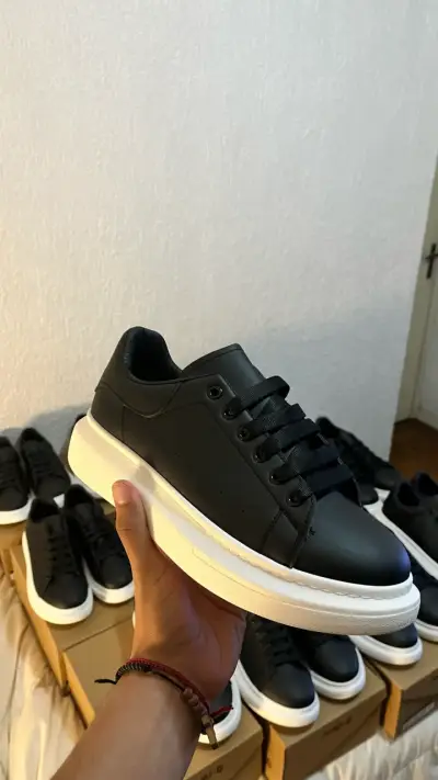 Zapatillas Zara negras con blanco - miniatura 1