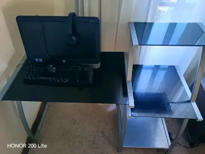 Escritorio base de aluminio y de vidrio - miniatura 1