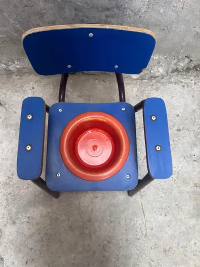 Silla infantil con orinal incorporado - miniatura 1