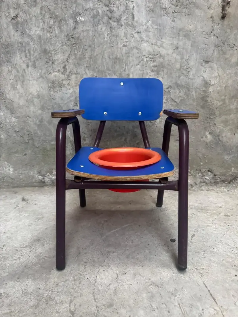 Silla infantil con orinal incorporado - 2