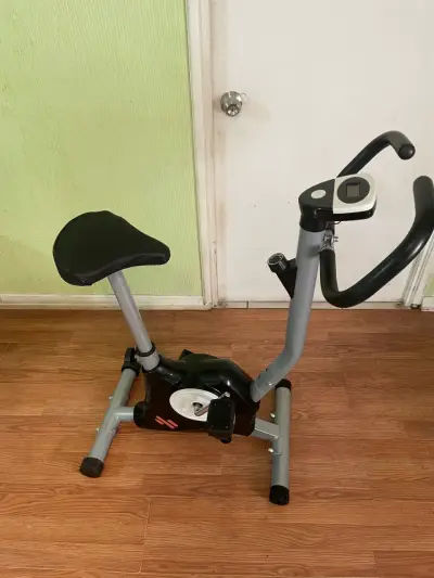 Bicicleta estática E10 Ultímate Fitness - miniatura 1