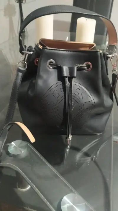 Bolso de mano Kaishilan negro con diseño moderno - miniatura 5