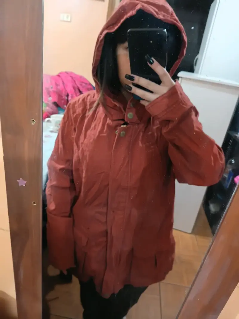 Parka roja con capucha para mujer - 3