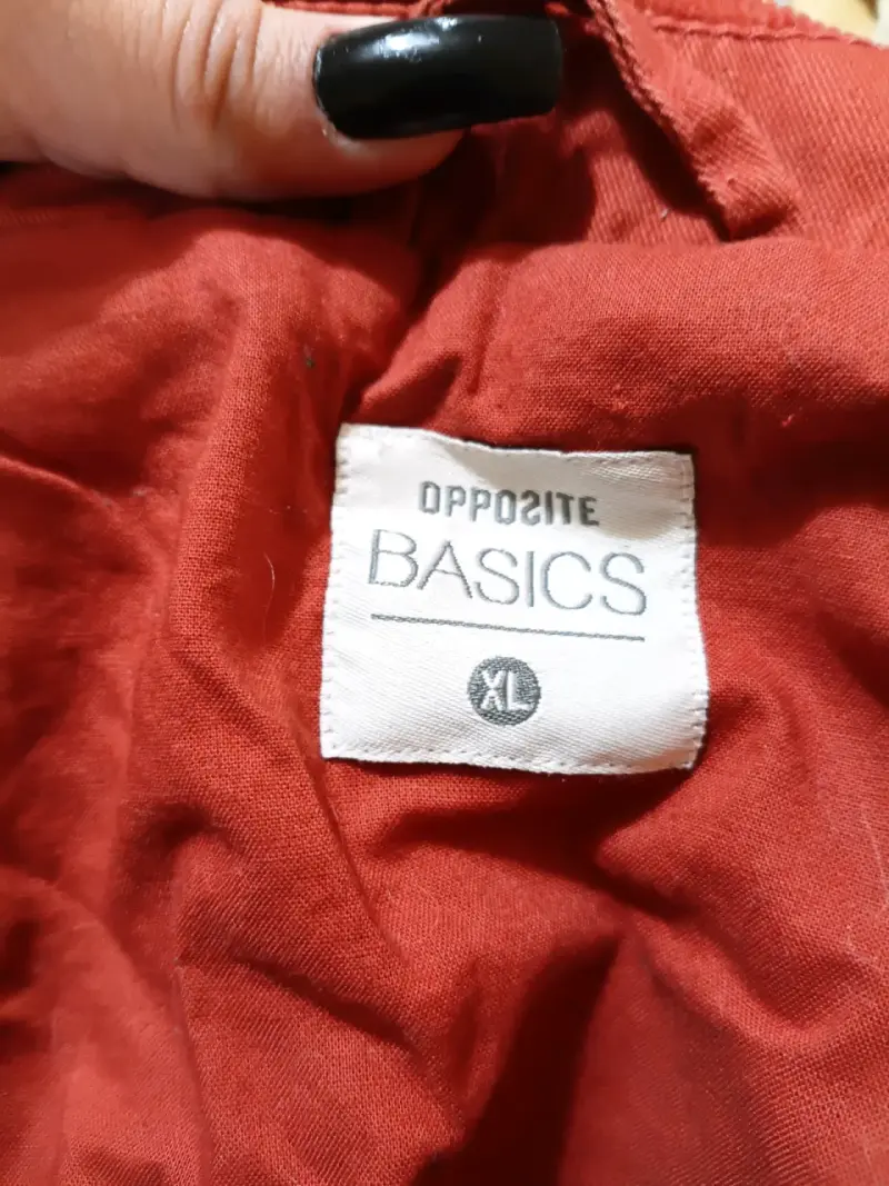 Parka roja con capucha para mujer - 4
