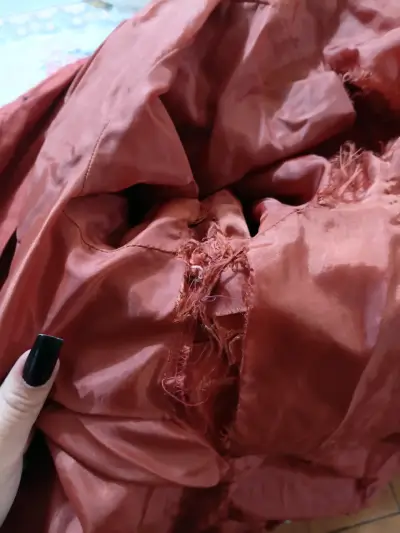 Parka roja con capucha para mujer - miniatura 5