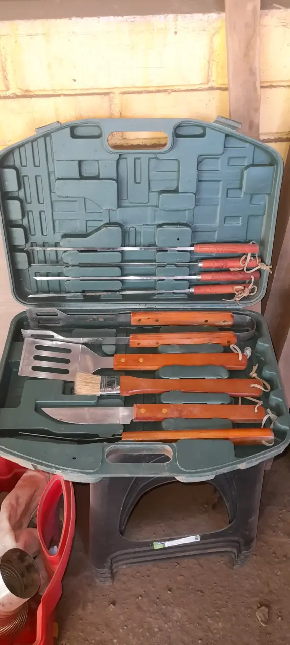 Set de utensilios para asado con estuche