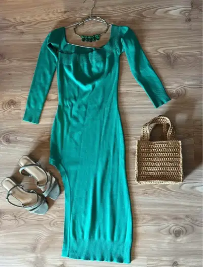 Vestido largo verde con escote cuadrado - miniatura 1