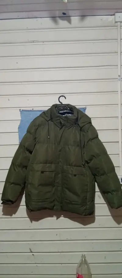 Chaqueta acolchada verde para invierno - miniatura 1