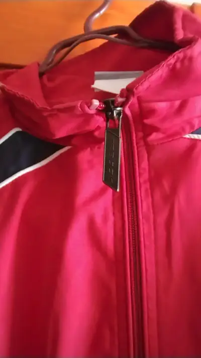 Chaqueta deportiva Reebok roja para mujer - miniatura 1