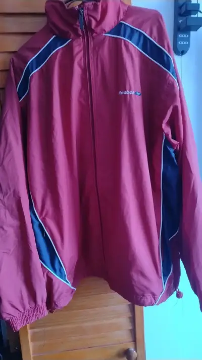 Chaqueta deportiva Reebok roja para mujer - miniatura 3