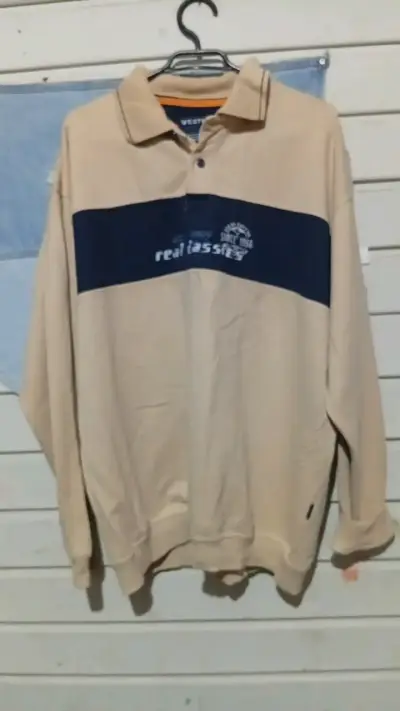 Polera manga larga beige con diseño - miniatura 1