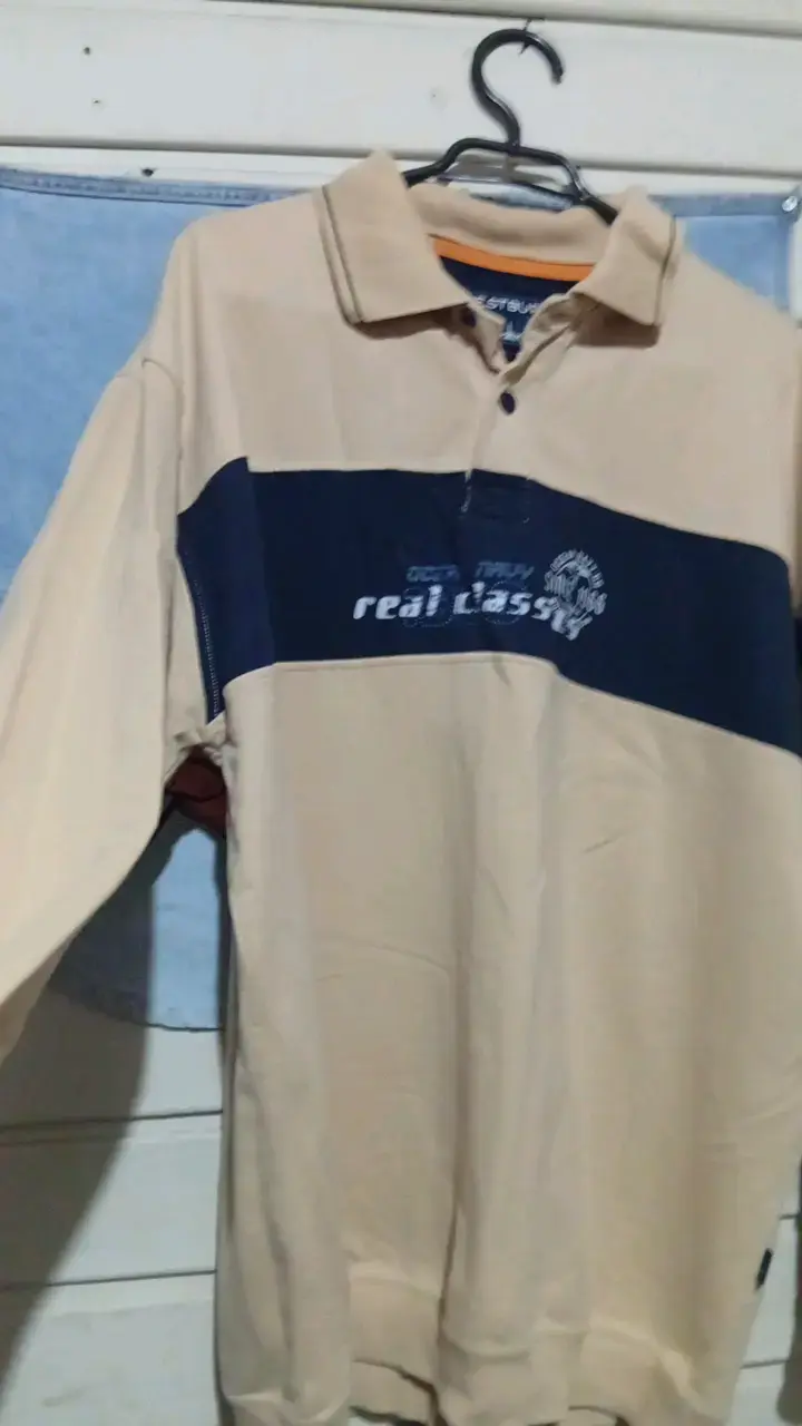 Polera manga larga beige con diseño - 2