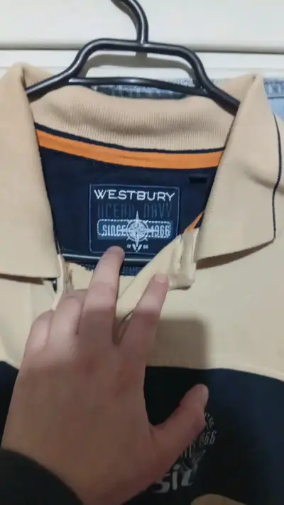 Polera manga larga beige con diseño - miniatura 3