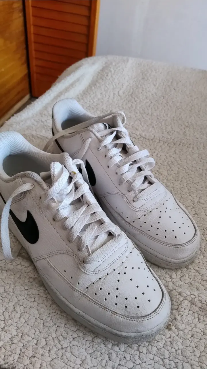Zapatillas deportivas blancas Nike - 1