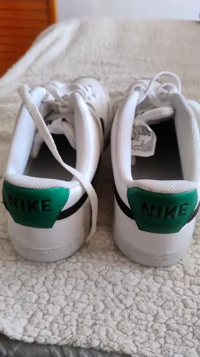 Zapatillas deportivas blancas Nike - miniatura 2