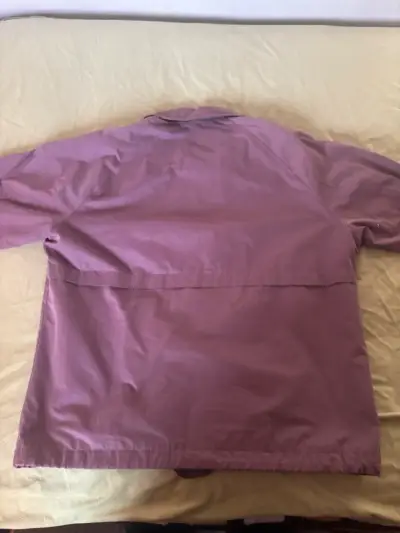 Chaqueta impermeable color burdeos - miniatura 3