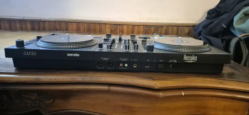 Controlador DJ Hercules DJControl Inpulse T7 - 3