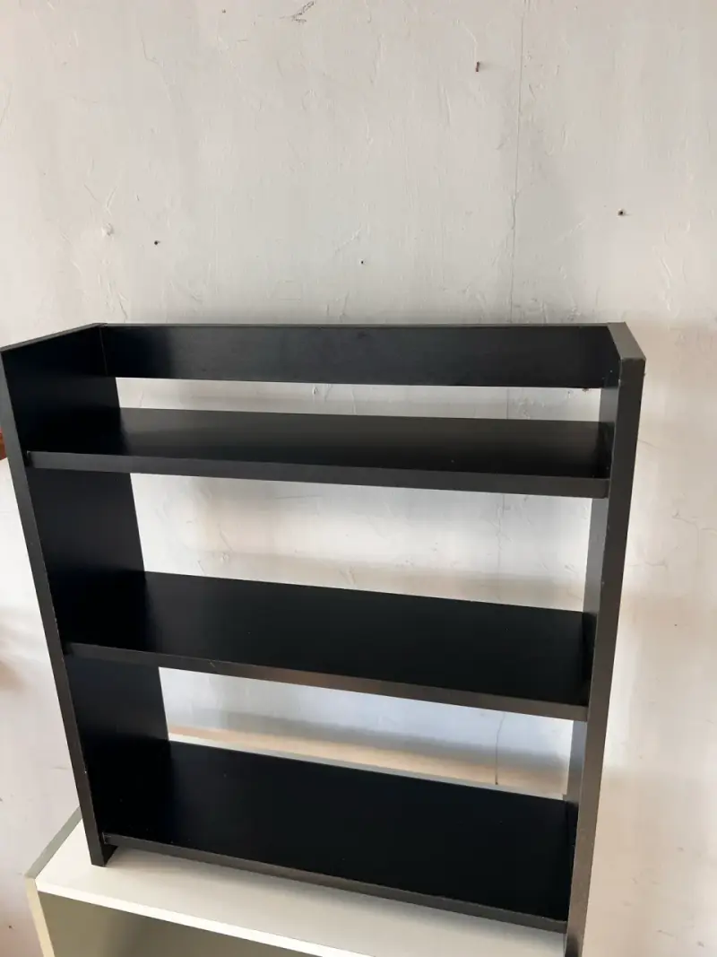 Estante de madera negro de tres niveles - 1