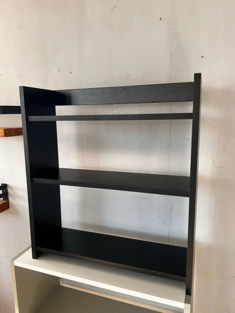 Estante de madera negro de tres niveles - 2