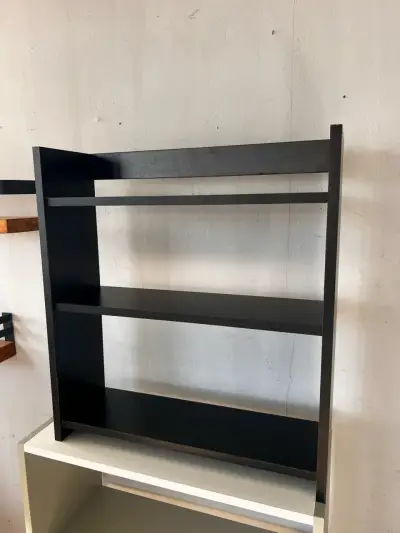 Estante de madera negro de tres niveles - miniatura 2