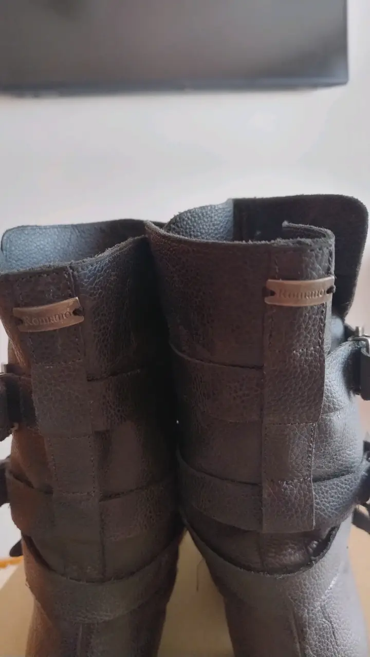 Botas negras de cuero con hebillas - 3